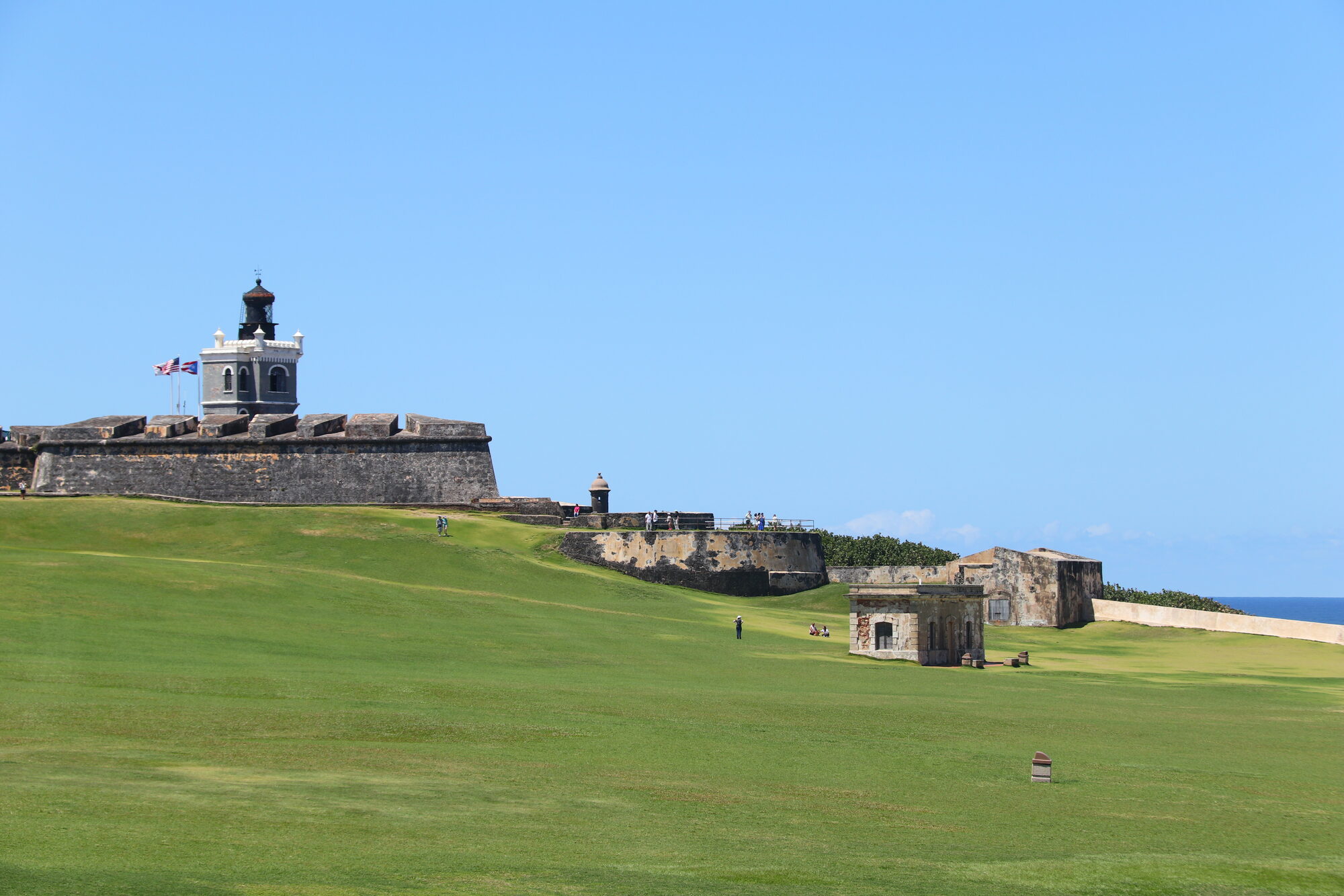 Wide view of El Morro fortress across the lawn